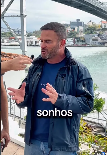 Ricardo Pastrana durante entrevista com Tiago Ferrero em Florianópolis